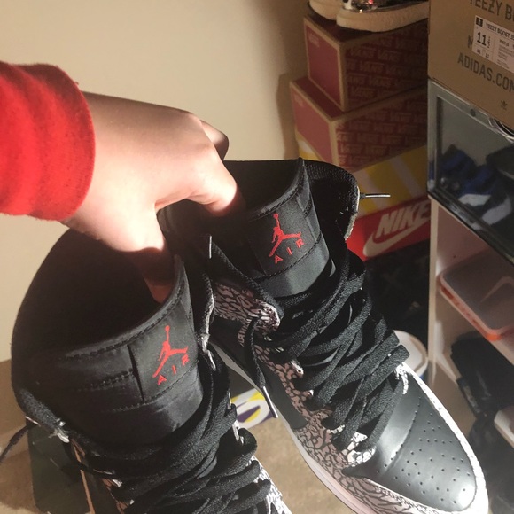 Jordan 1 UnSupreme - Picture 5 of 5